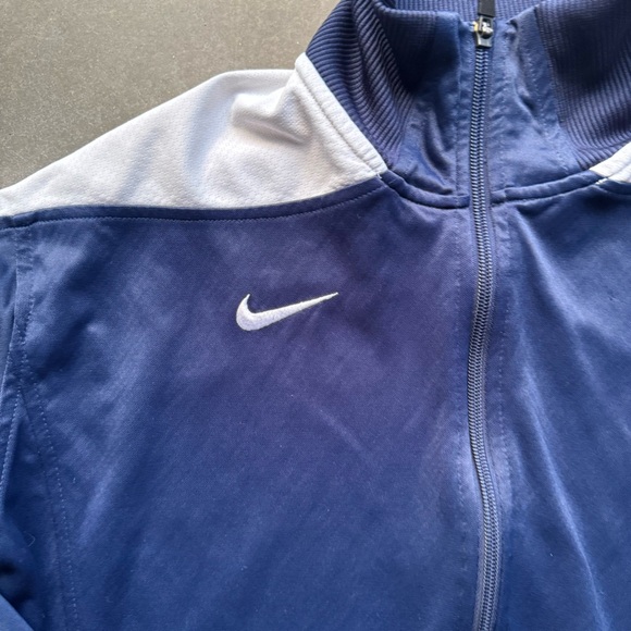 Nike Zipup Jacket - Picture 2 of 4